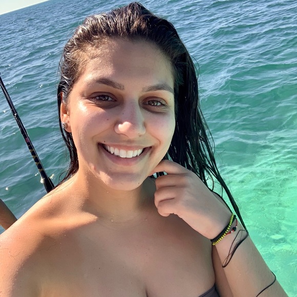 Meet your Posher, Yashley - Picture 2 of 4